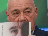 Pozner i ego kniga.jpg Pozner i ego kniga.jpg